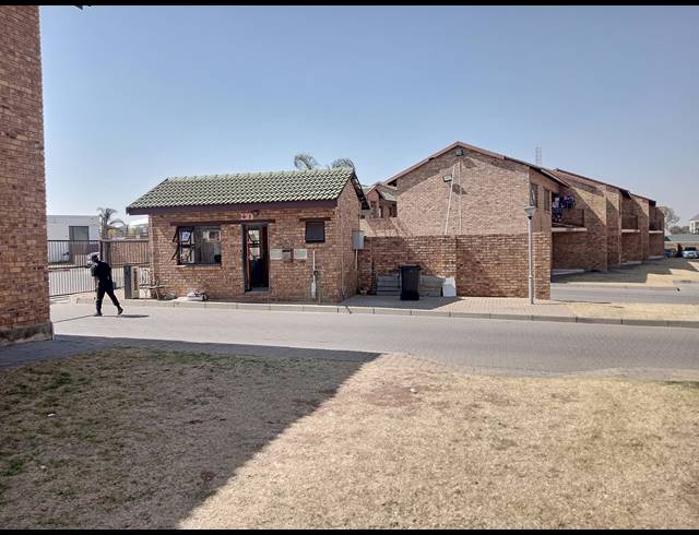 2 BEDROOM SECTIONAL TITLE FOR SALE IN WITFIELD